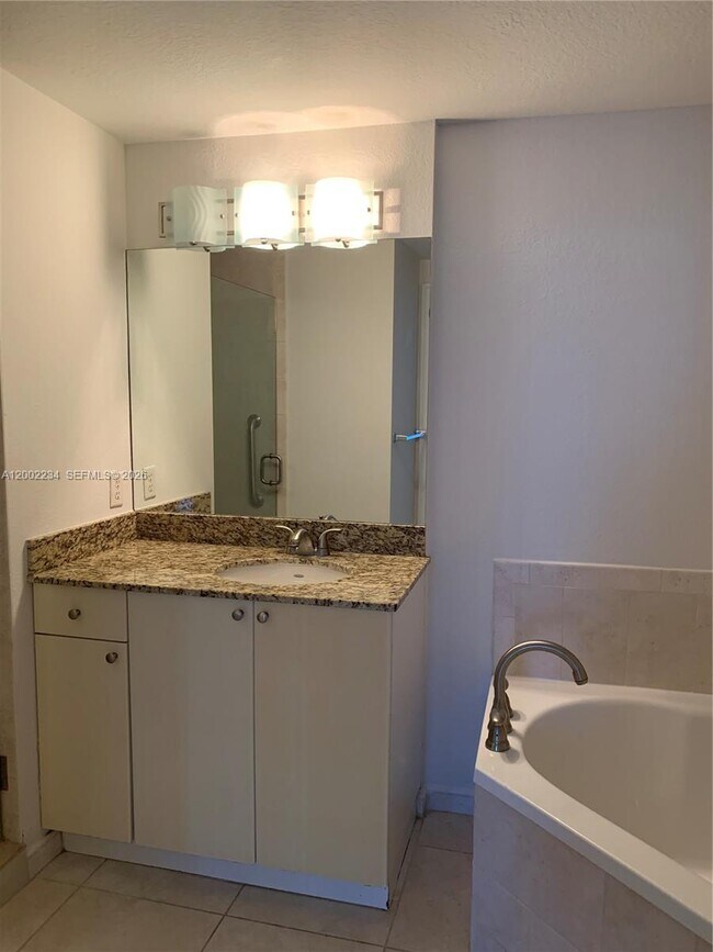 Building Photo - 1830 Radius Dr