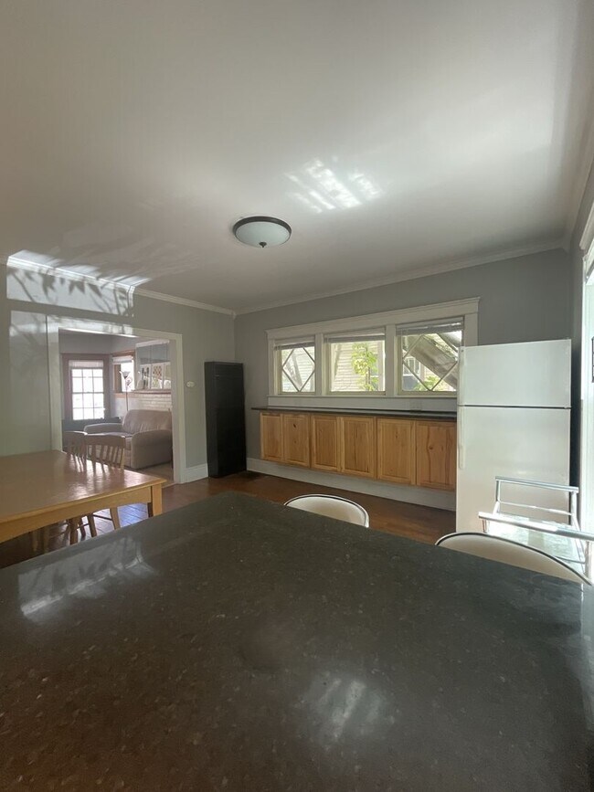 Building Photo - 952 Greenwood Ave