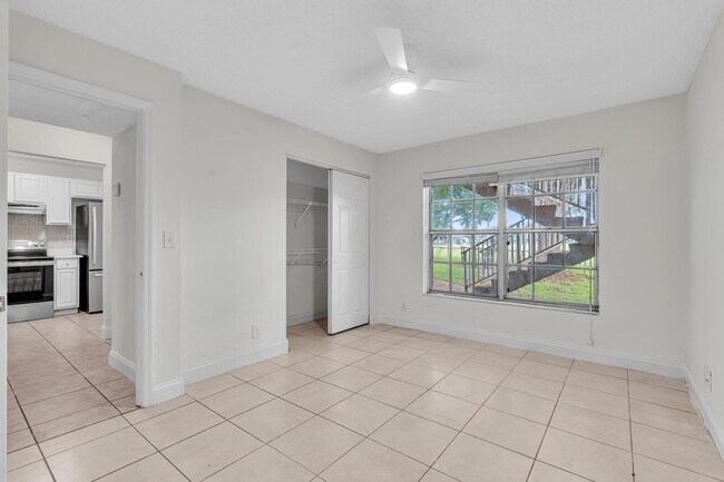 Building Photo - 2510 Riverside Dr