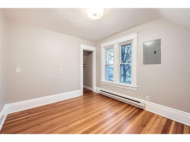 Building Photo - 1156 Marion St