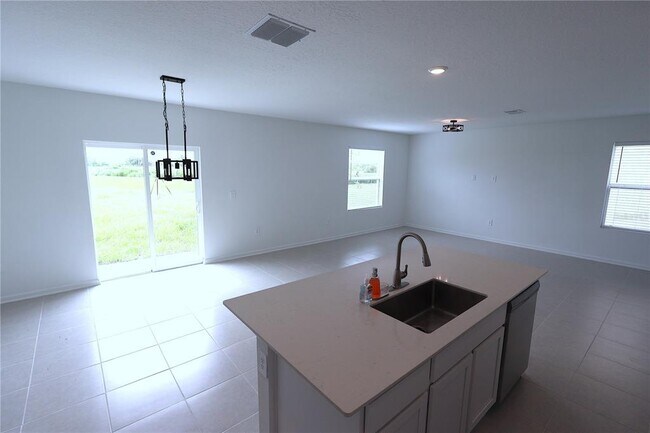 Building Photo - 2231 Chris Dr