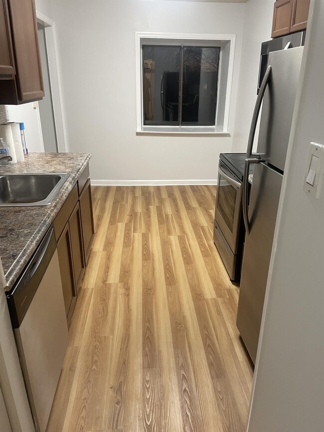 Building Photo - 66 Banner Ct