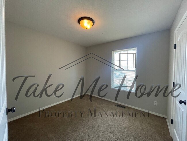 Building Photo - 5650 W Sugar Pine Dr