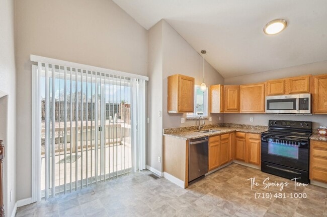 Building Photo - CHARMING 4-BEDROOM HOME NEAR FORT CARSON IN GLEN AT WIDEFIELD - Security Deposit Waiver Available