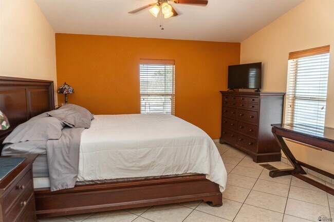 Building Photo - 10772 S Williams Ave