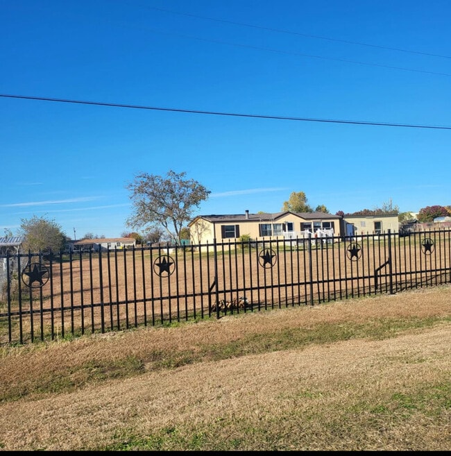 Building Photo - 11109 Foothill Dr