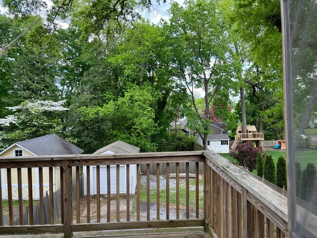 Building Photo - 6 E Oak Ave