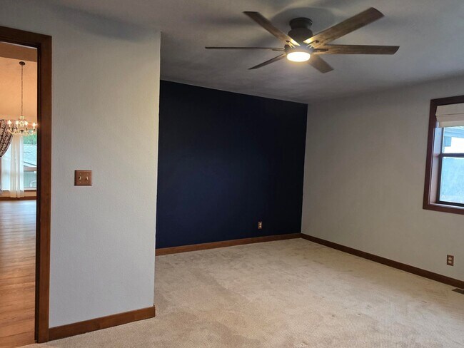 Building Photo - 4 Bedroom Poulsbo Home