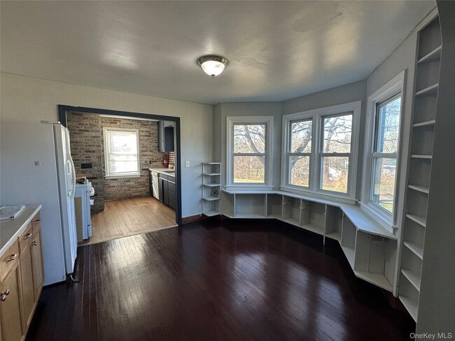 Building Photo - 496 Bloomingburg Rd