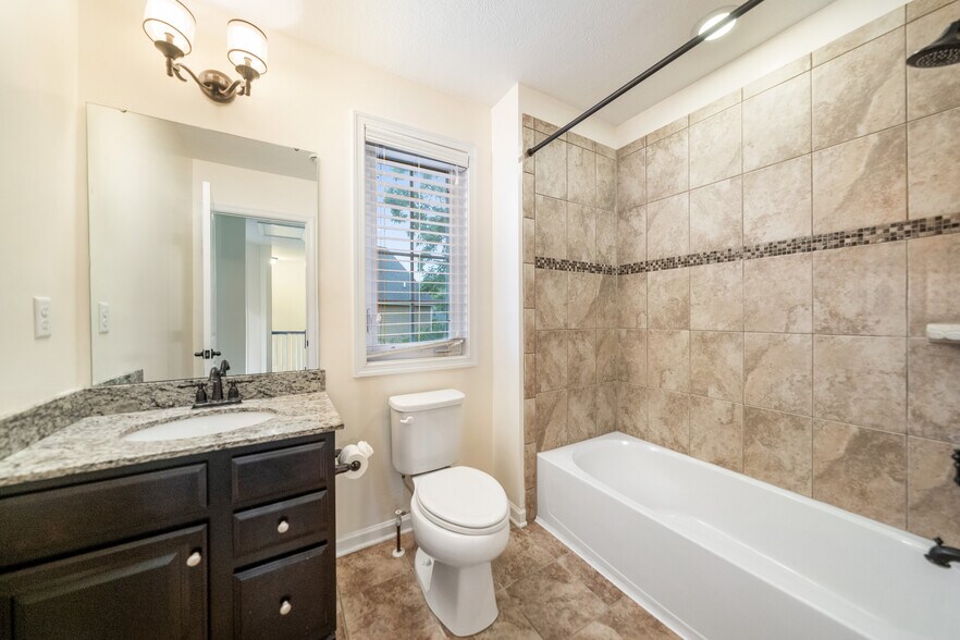 Building Photo - 3114 Raintree Dr