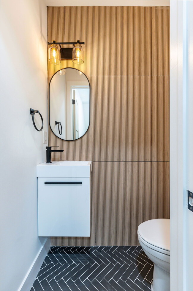 Building Photo - 609 S Orianna St