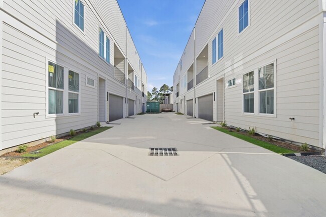 Building Photo - 2212 Lou Ellen Ln