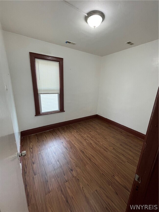 Building Photo - 298 Winslow Ave