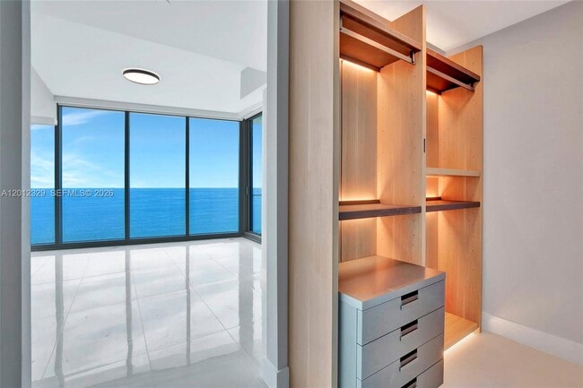 Building Photo - 15701 Collins Ave
