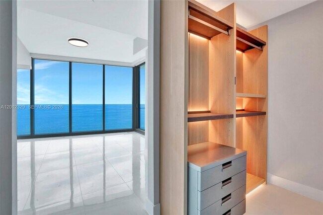 Building Photo - 15701 Collins Ave