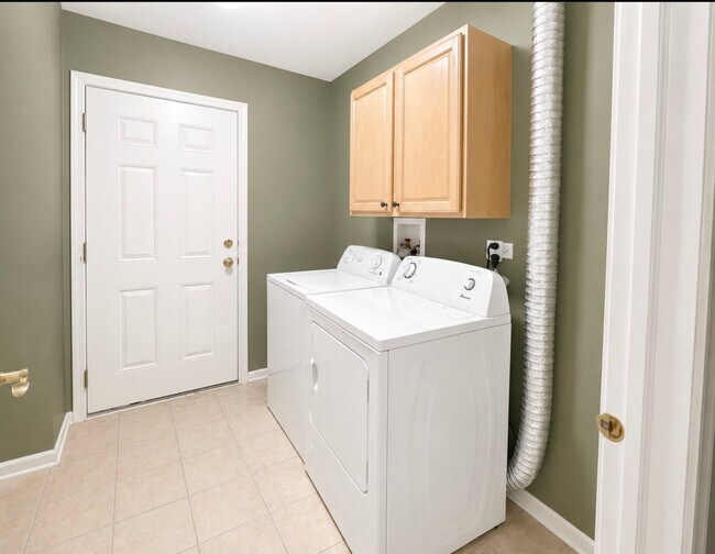 Building Photo - 3131 Saganashkee Ln