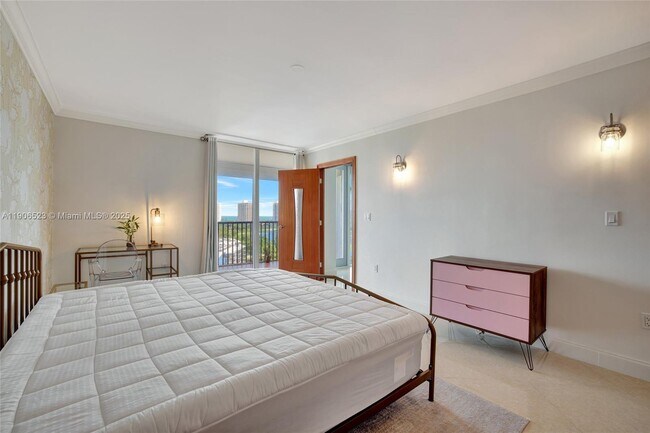 Building Photo - 3375 N Country Club Dr