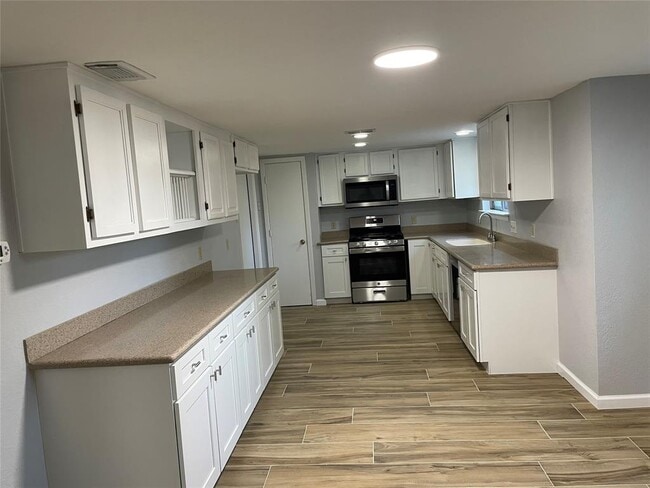 Building Photo - 8306 Hanbridge Ln
