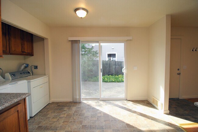 Building Photo - kaufg01