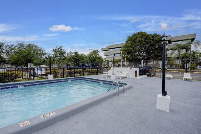 Building Photo - 16450 NW 2nd Ave