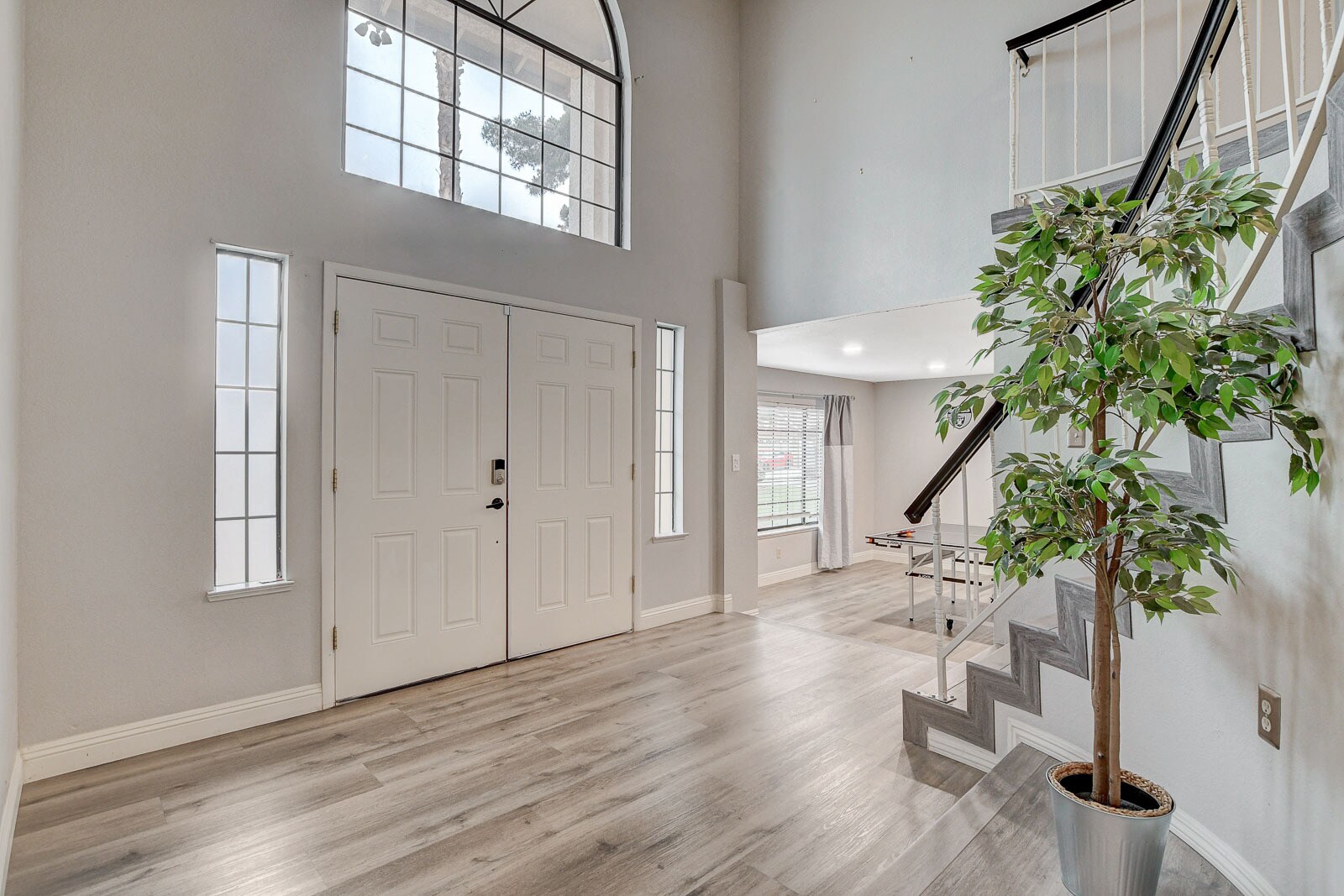 Building Photo - 2224 Lucerne Ct