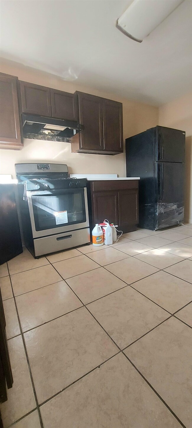 Building Photo - 207 Arco Iris Road