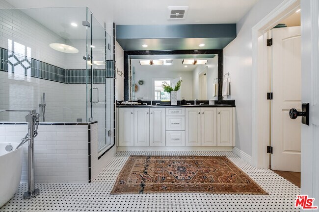 Building Photo - 4359 Clybourn Ave
