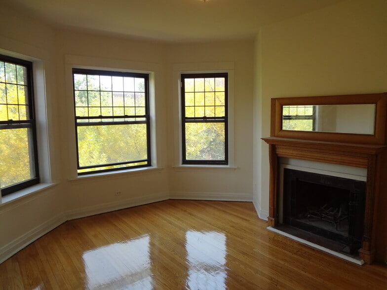 Building Photo - 5120 N Kenmore Ave