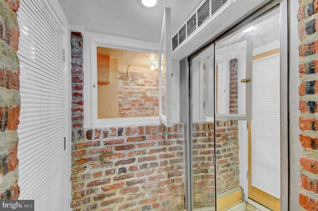 Building Photo - 1118 Girard St NW