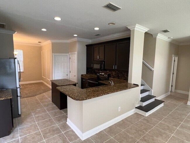 Building Photo - Country Chase