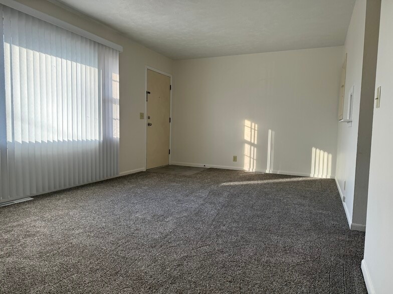 Building Photo - 4210 S 49th St