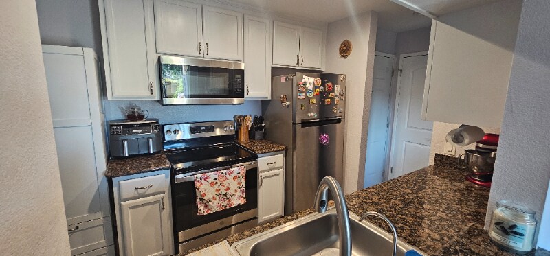 Building Photo - 685 Dartmore Ln