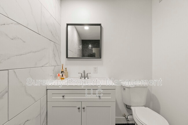 Building Photo - 5511B Aberdeen Dr