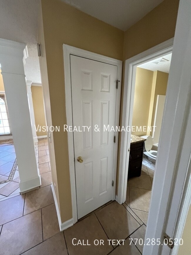 Building Photo - 4694 Glider Cir