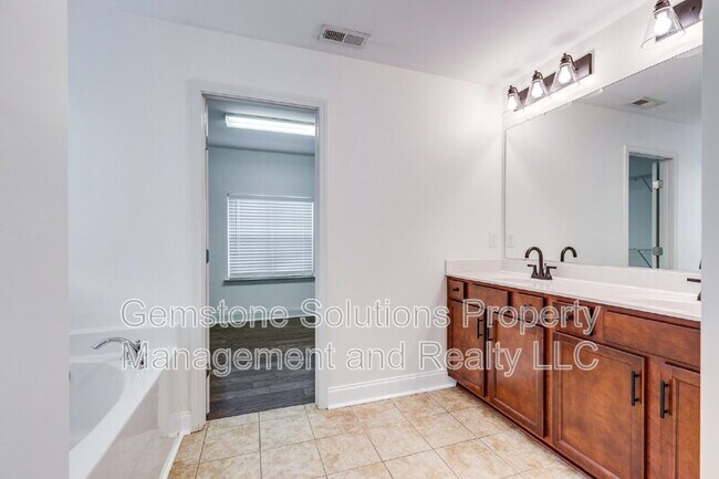 Building Photo - 2605 Paddock Park Dr