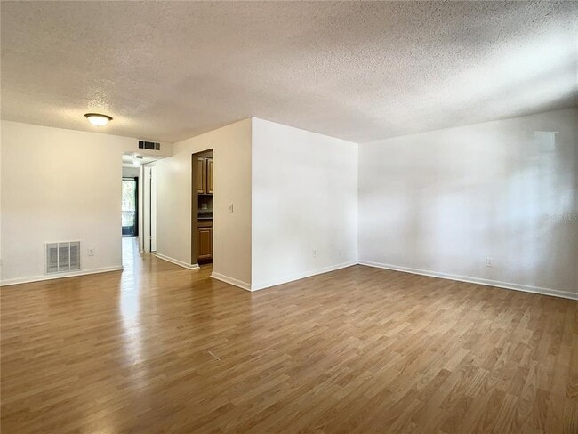 Building Photo - 9115 Tudor Dr