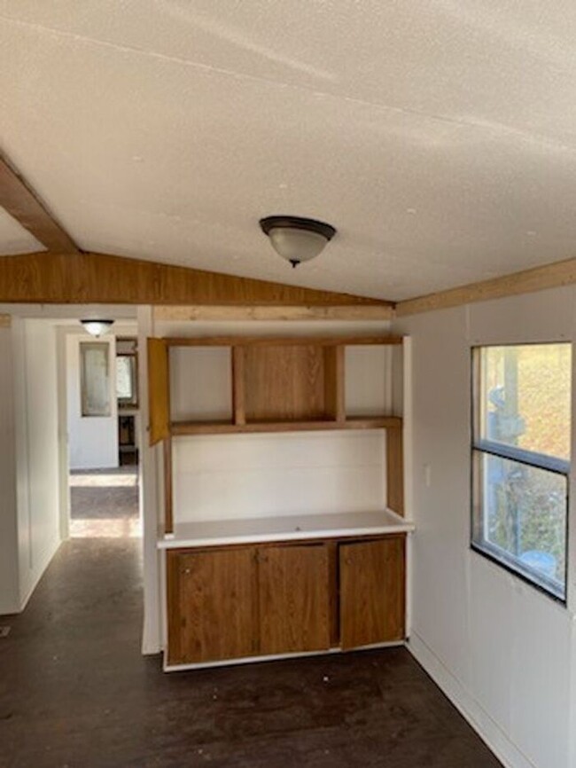 Building Photo - Newly renovated! Must see! SECTION 8 OK!