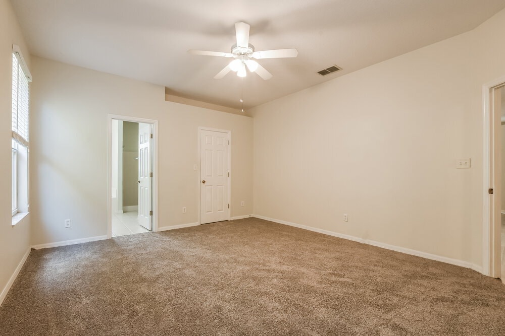 Building Photo - 1174 Dekleva Dr