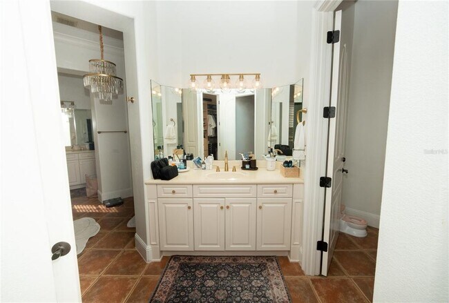 Building Photo - 719 Eastlawn Dr