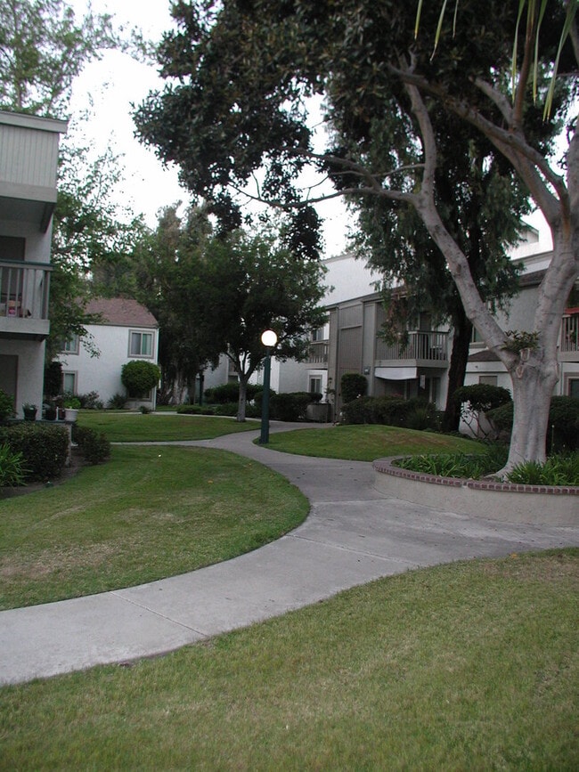 Building Photo - Rancho Mission Villas, 1 Bedroom, 1 Bath,  Community Pool & Spa!