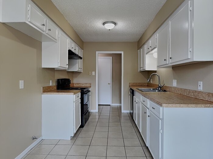 Building Photo - 22311 Meadowgate Dr