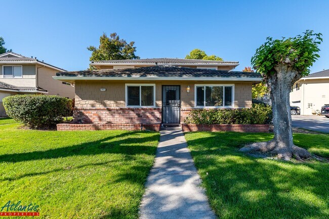 Building Photo - Remodeled Condo | LVP Flooring | Central A/C