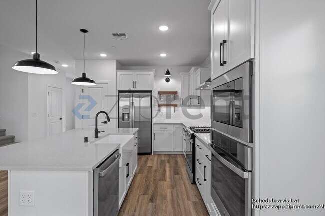 Building Photo - 365 Gold Coast Rd