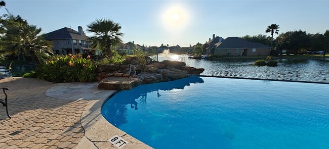 Building Photo - 10203 Ripple Lake Dr