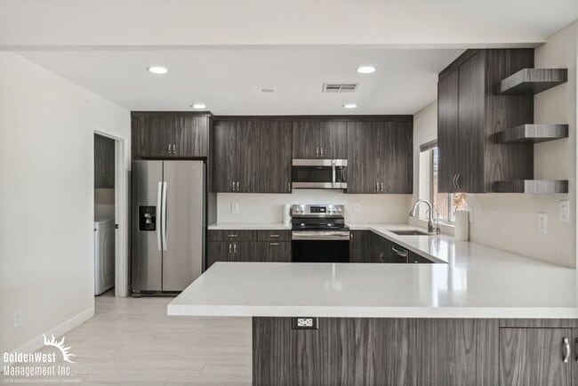 Building Photo - Captivating 3Bdm 2Ba Home with Pool in Scottsdale