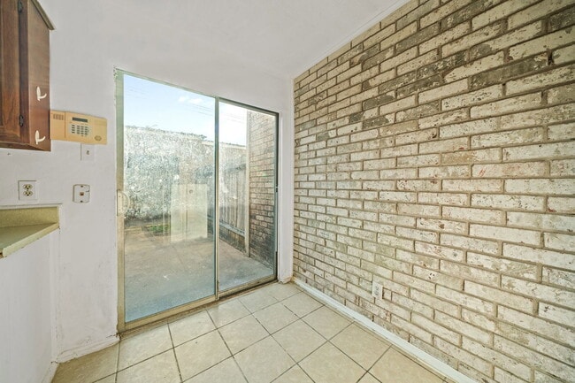 Building Photo - 6463 Cambridge Glen Ln