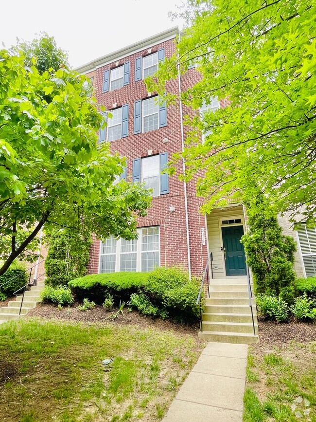 Building Photo - POTOMAC CLUB - SECONDS TO STONEBRIDGE - EA...