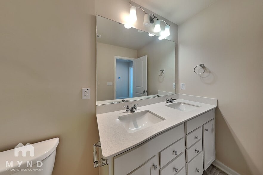 Building Photo - 845 Falls Grove Trl