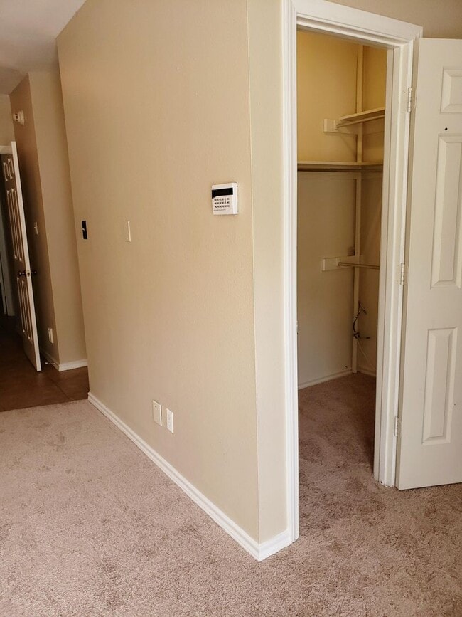 Building Photo - 2 Bedroom, 2 Bath Condo