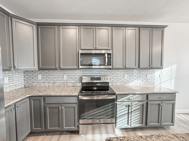 Building Photo - RENOVATED 4 BEDROOM/3 BATH IN VIRGINIA BEACH! READY FOR RENT!!